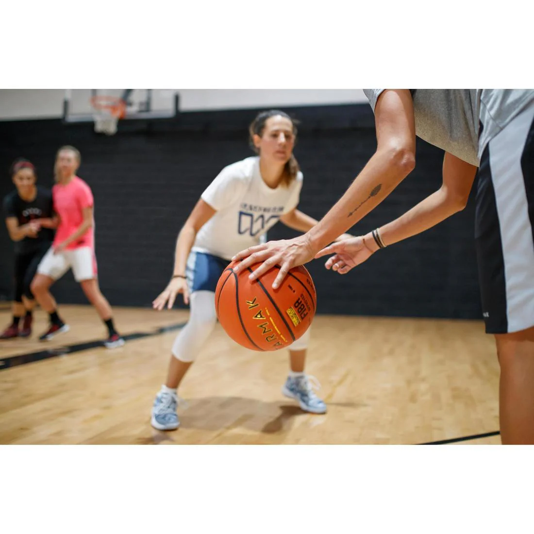 Ballon de basket BT900 de taille 6, homologué FIBA pour fille, garçon et femme - Image 10