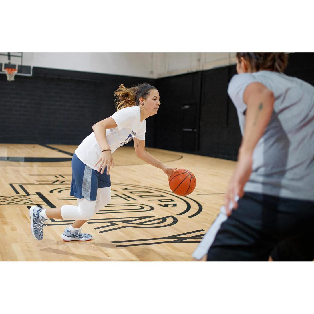 Ballon de basket BT900 de taille 6, homologué FIBA pour fille, garçon et femme - Image 8