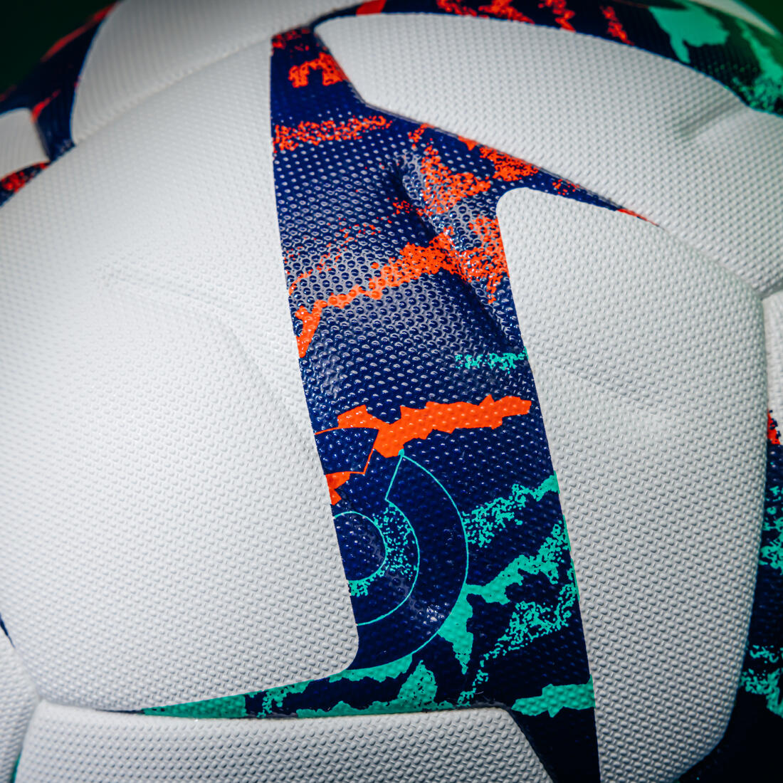 BALLON DE FOOTBALL LIGUE 2 BKT OFFICIEL MATCH BALL 2022 AVEC BOÎTE - Image 14