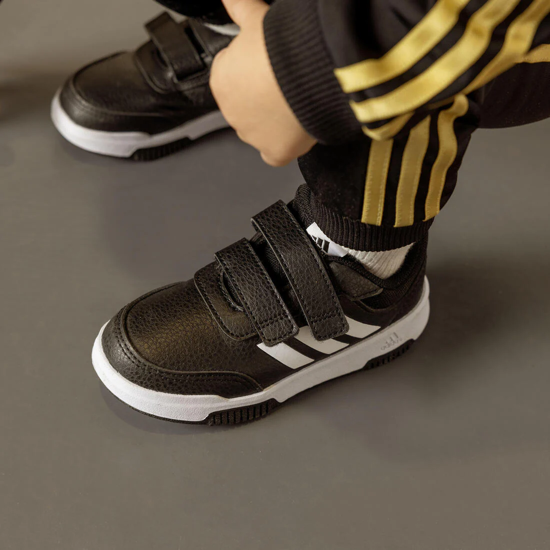 Baskets à scratch bébé - ADIDAS TENSAUR noir/blanc - Image 14