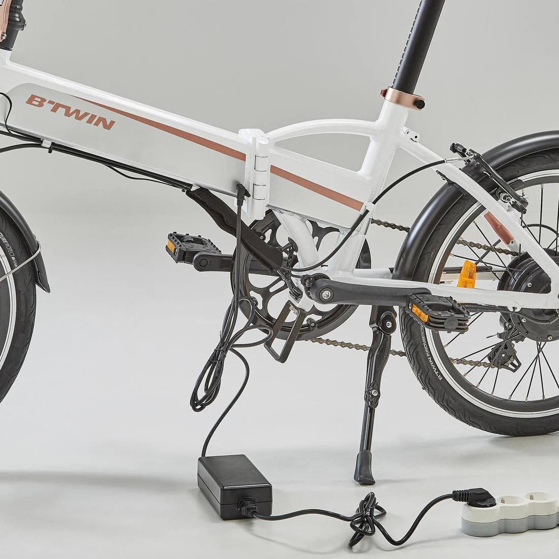Chargeur 24V  pour batterie de vélo pliant électrique Tilt 500E et Hoptown 500E. - Image 4