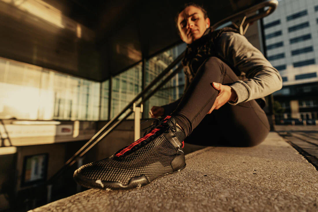 Chaussures de boxe anglaise 500 noires, légères et flexibles. - Image 13