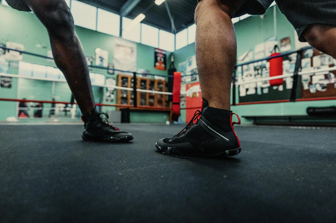 Chaussures de boxe anglaise 500 noires, légères et flexibles. - Image 8