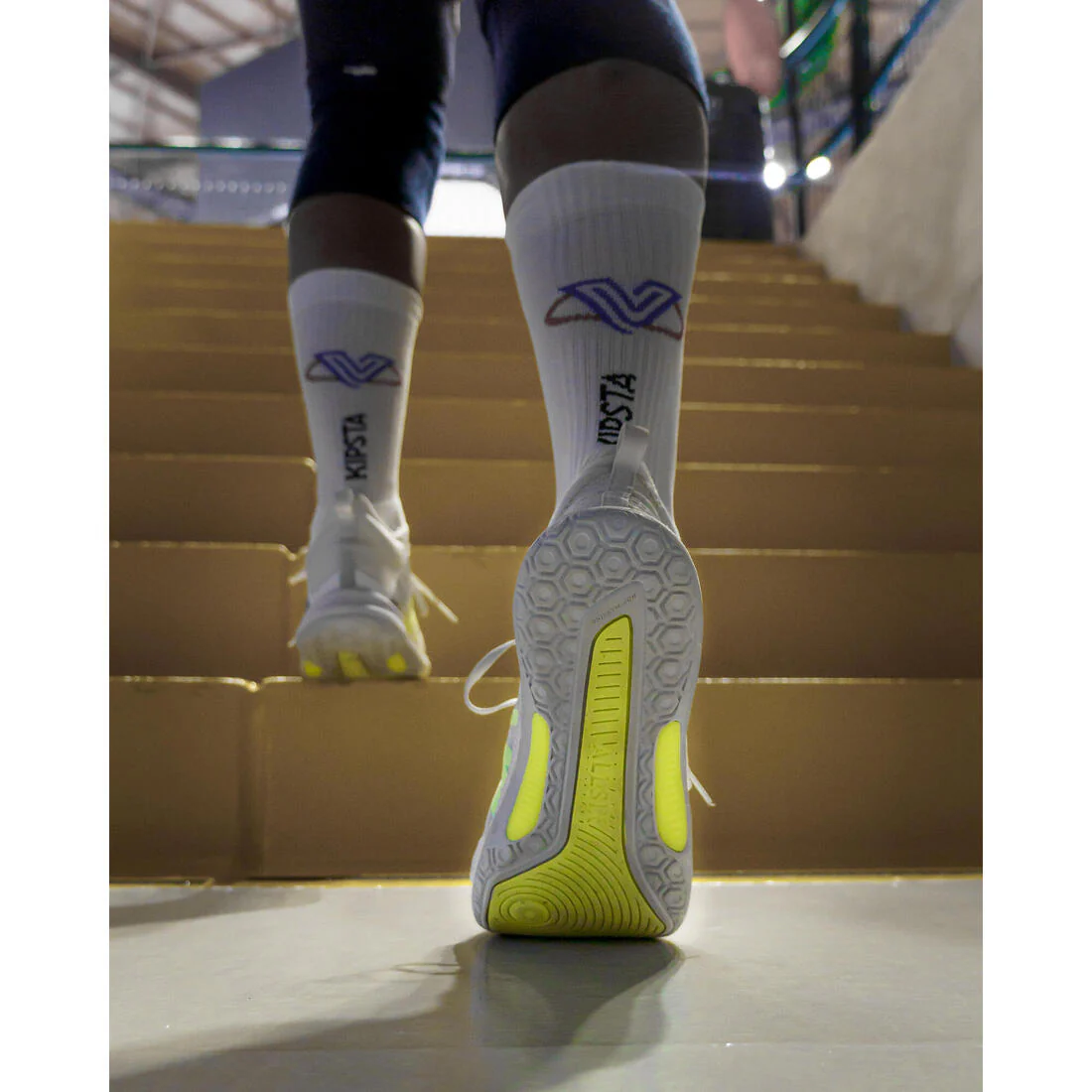 Chaussures de volley-ball FIT pour pratique régulière, blanches et jaunes - Image 9