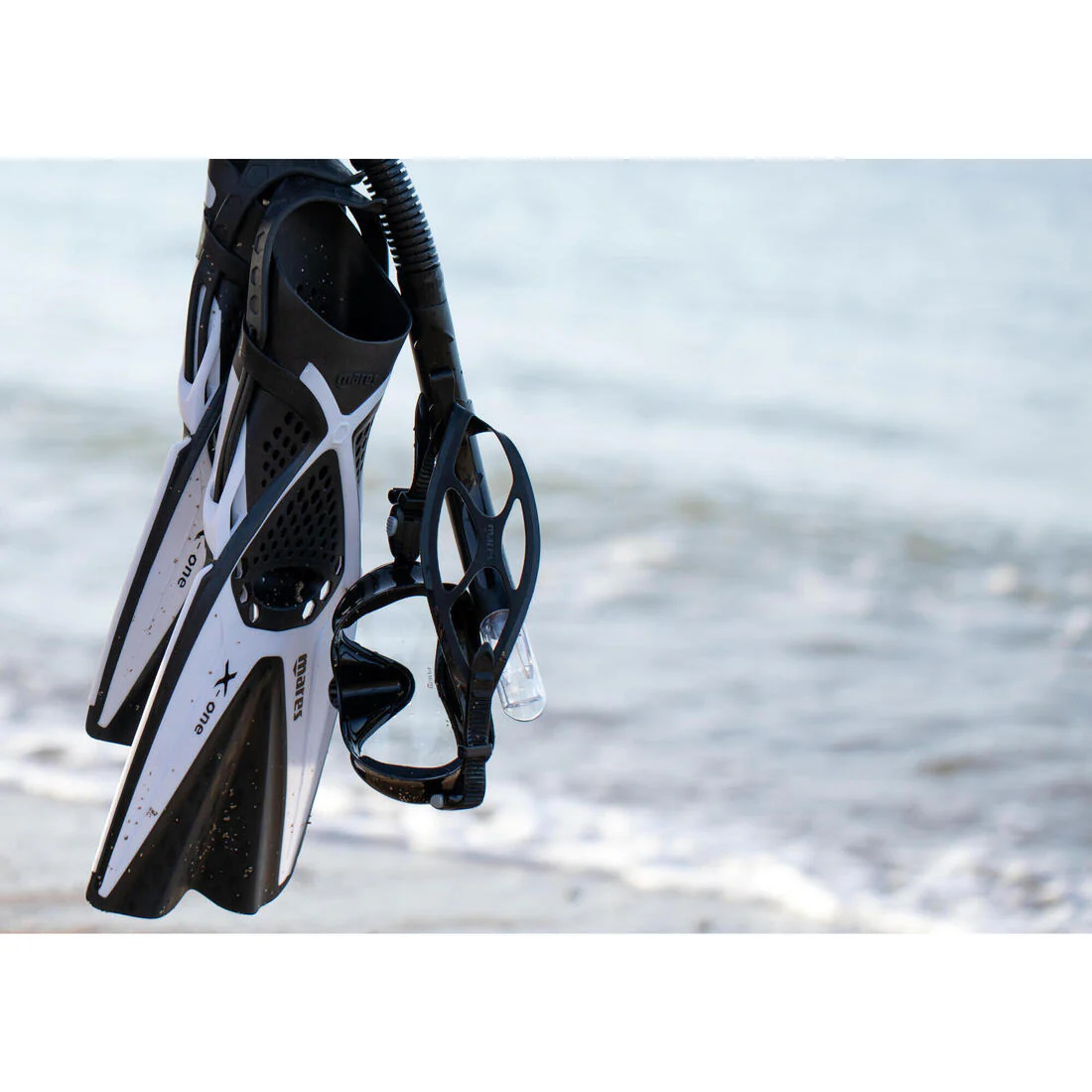 Kit de snorkeling Palmes masque et tuba - Kit tropical noir et blanc - Image 10
