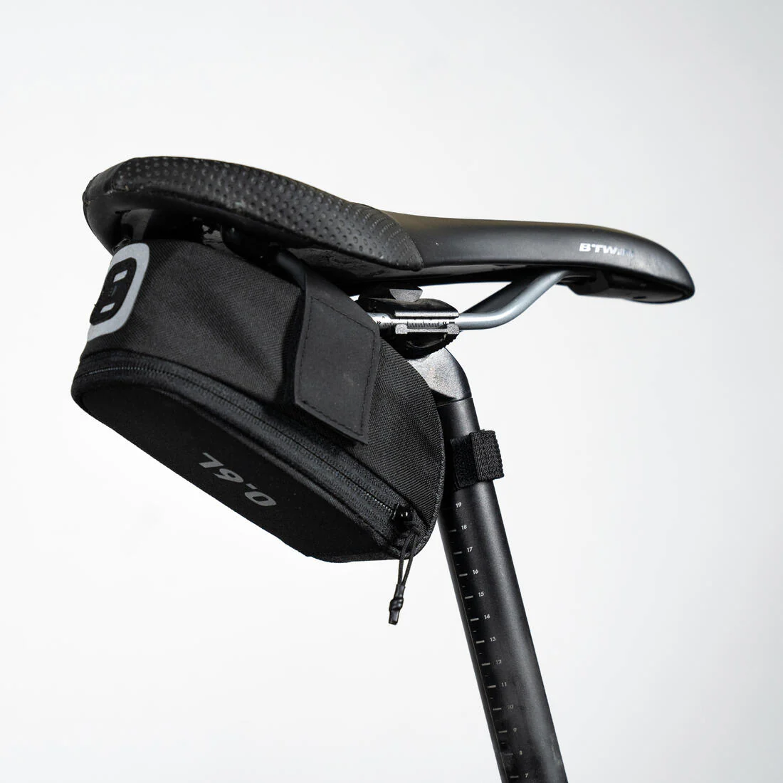 KIT SACOCHE DE SELLE EASY M 0.6L NOIR + MULTITOOL + 3 DéMONTE-PNEU - Image 5