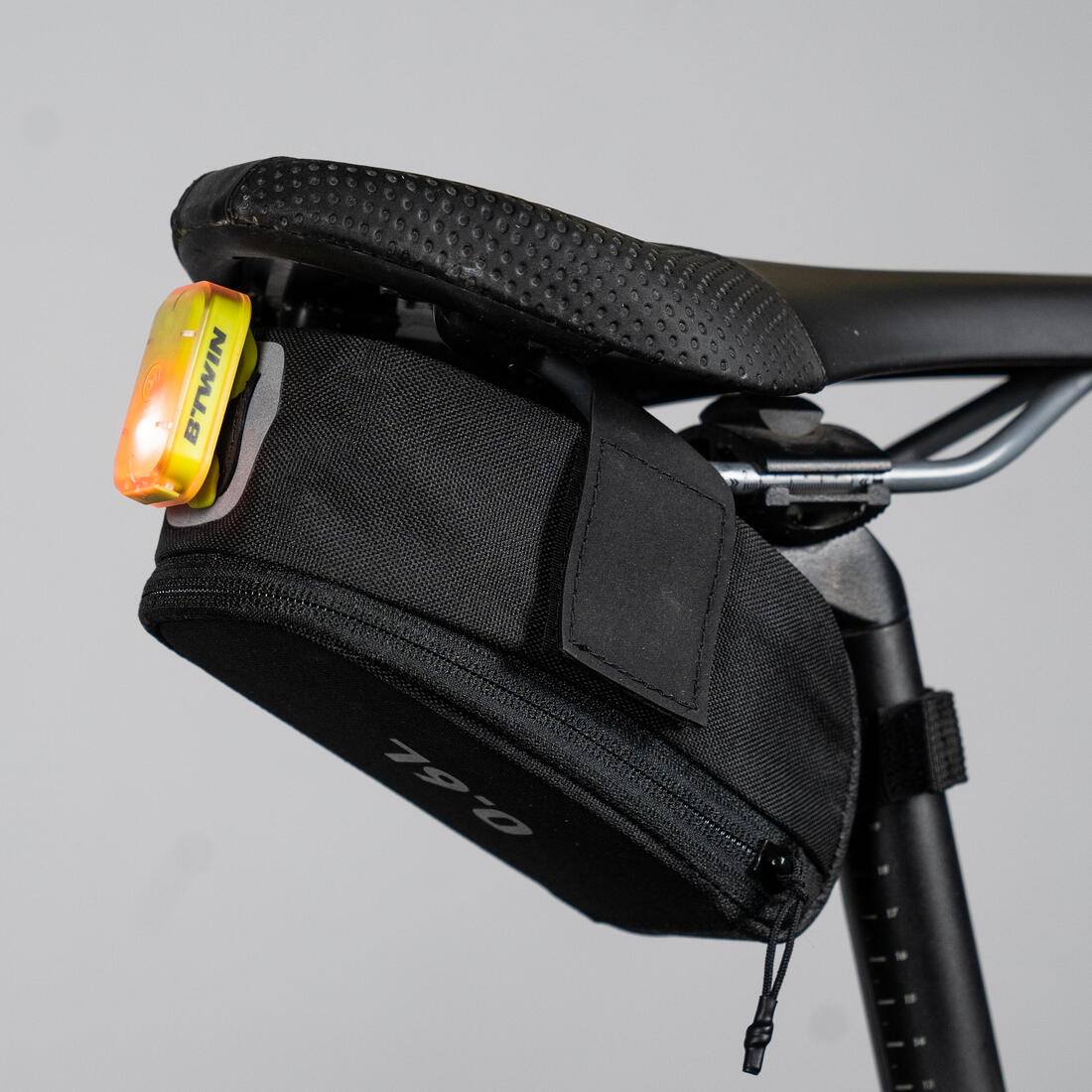 KIT SACOCHE DE SELLE EASY M 0.6L NOIR + MULTITOOL + 3 DéMONTE-PNEU - Image 6