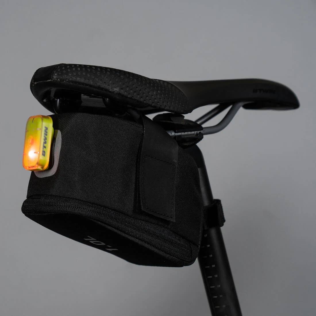 SACOCHE DE SELLE EASY L 1L NOIR - Image 5