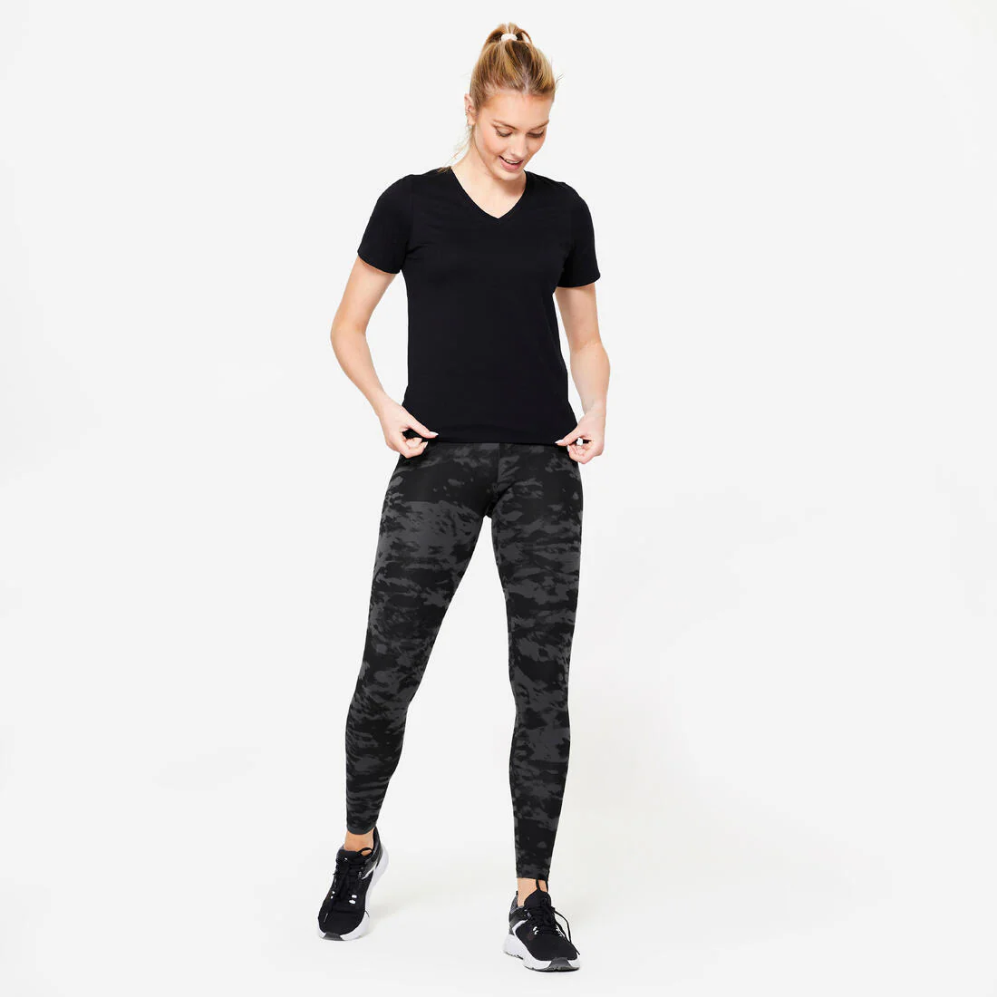 T-shirt col V fitness en coton femme - Image 8