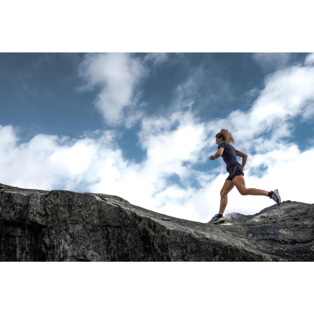 T-shirt running & trail sans couture femme - kiprun run 500 confort slim - Image 31