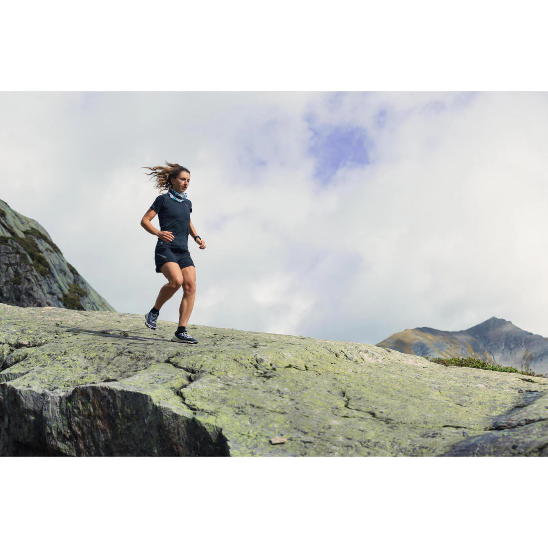 T-shirt running & trail sans couture femme - kiprun run 500 confort slim - Image 36