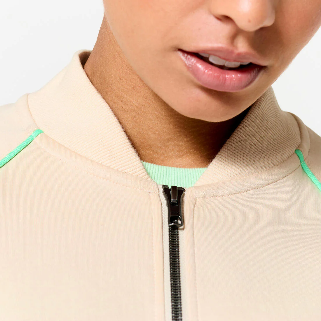 Veste bombers zipée femme, beige avec piping vert. - Image 9