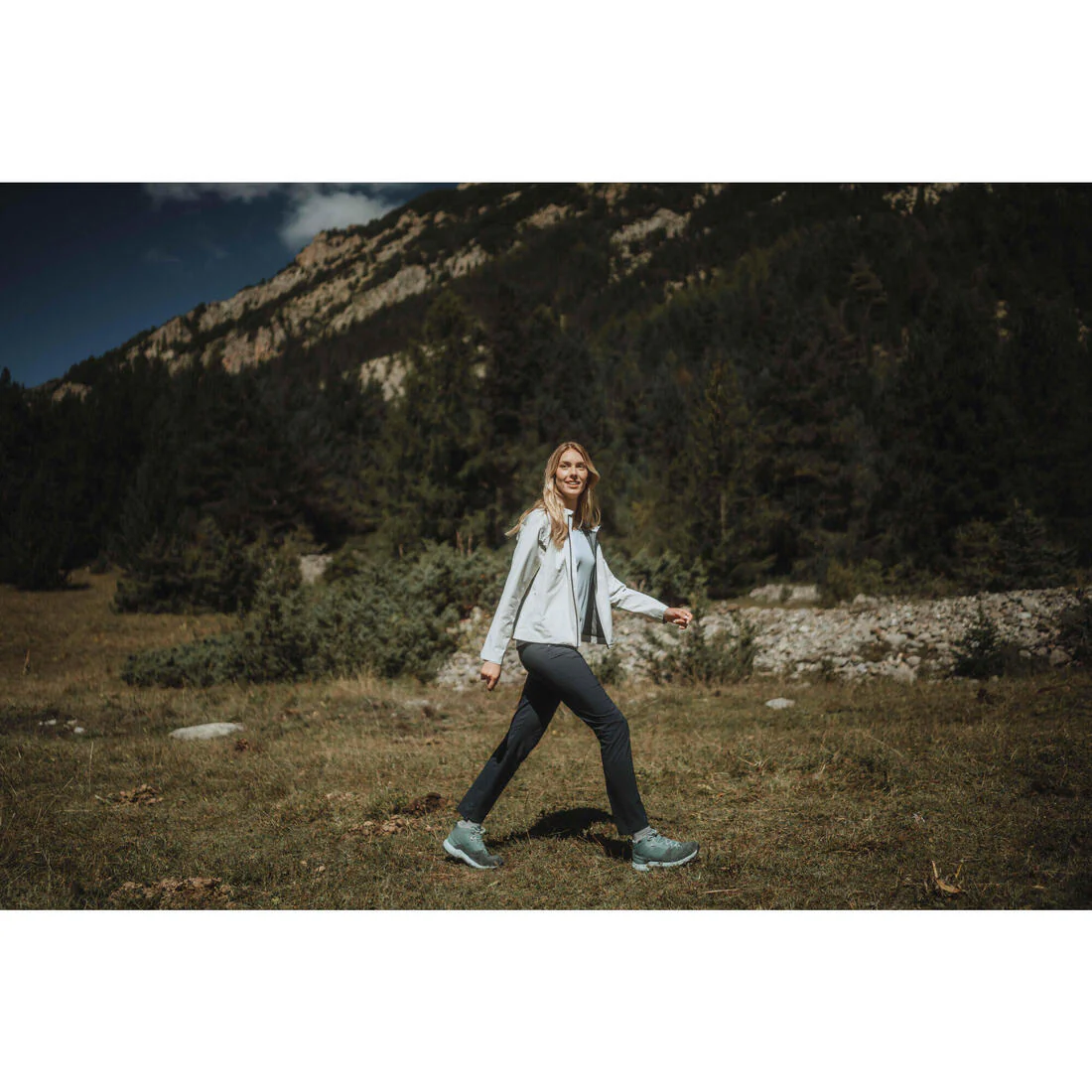 Veste de randonnée imperméable femme, MH100 - Image 33