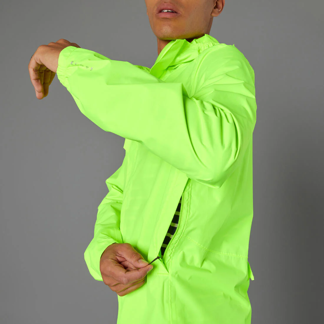 VESTE PLUIE VELO VILLE HOMME 120 JAUNE FLUO CERTIFIÉE EPI VISIBILITÉ JOUR - Image 10