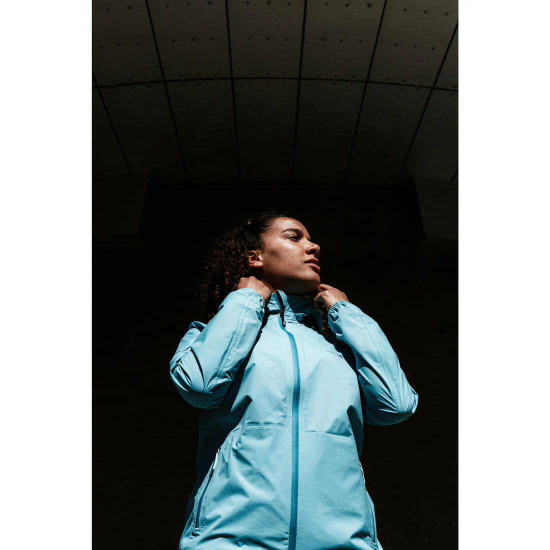 Veste running imperméable Femme, Kiprun Run Rain 900 gris foncé - Image 24