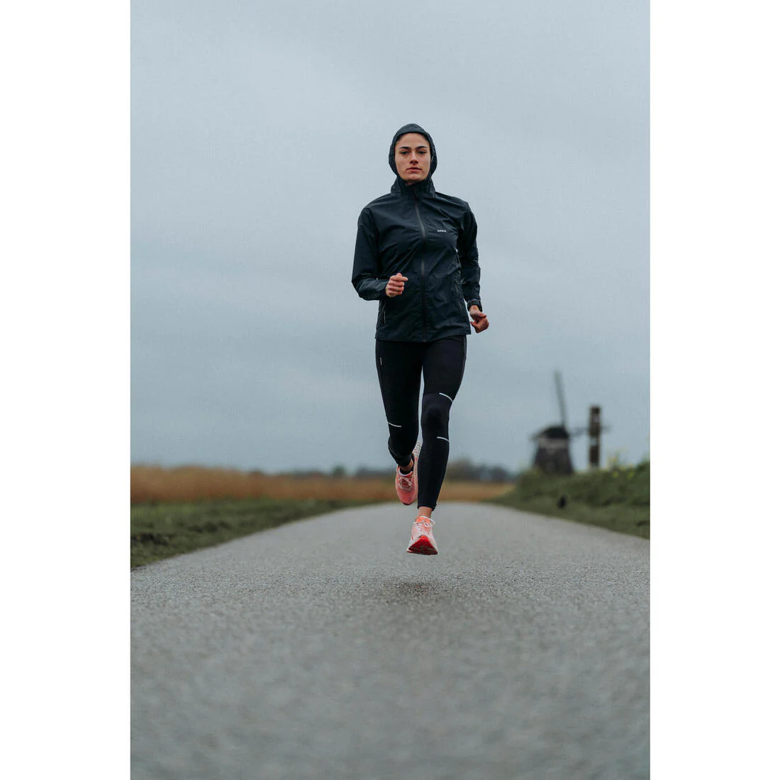 Veste running imperméable Femme, Kiprun Run Rain 900 gris foncé - Image 26